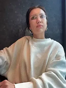 Musae – webcam model profile photo Image 6