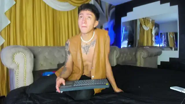 LunaKrismas – webcam model profile photo Image 4