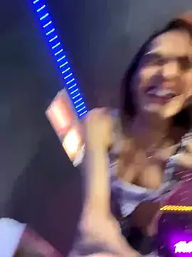 AmelieWilliams – webcam model profile photo Image 3