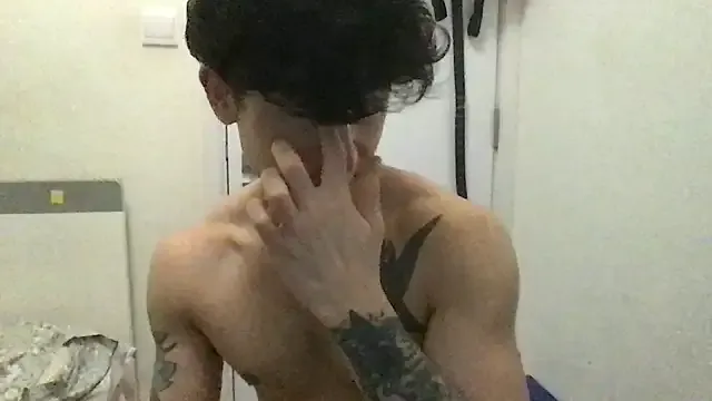 KaraNoir – webcam model profile photo Image 3