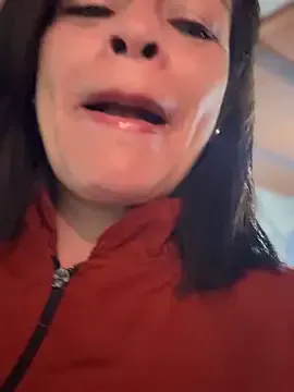 _Abril-Office1 – webcam model profile photo Image 17