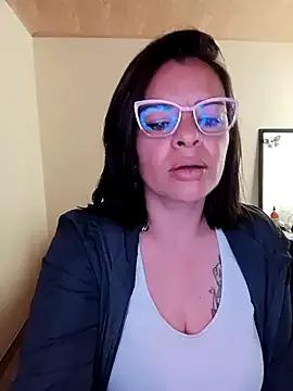 _Abril-Office1 – webcam model profile photo Image 7