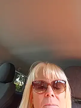 IsabellaSanz – webcam model profile photo Image 2