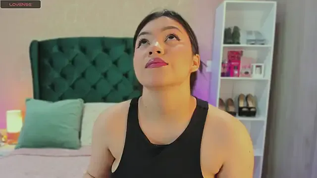 Fire-18 – webcam model profile photo Image 9