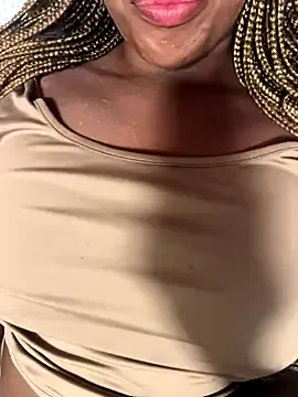 Natacha_Velmont – webcam model profile photo Image 5