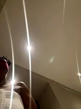 LiaBrooks – webcam model profile photo Image 12