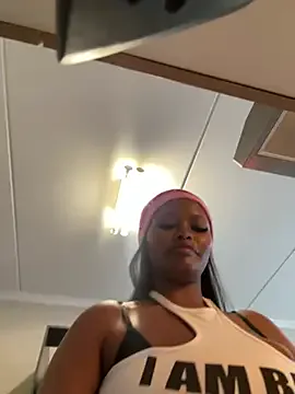 LiaBrooks – webcam model profile photo Image 4