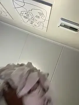 LiaBrooks – webcam model profile photo Image 6