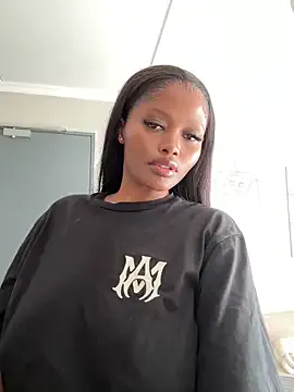 LiaBrooks – webcam model profile photo Image 9