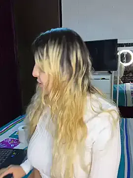 AnitaVega – webcam model profile photo Image 4