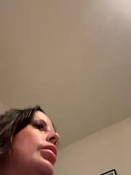 EllieKlark – webcam model profile photo Image 2