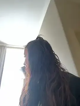 EllieKlark – webcam model profile photo Image 3