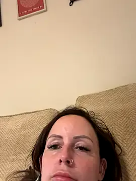 EllieKlark – webcam model profile photo Image 4