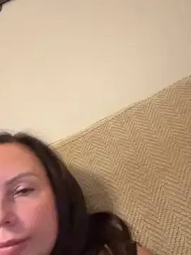 EllieKlark – webcam model profile photo Image 7