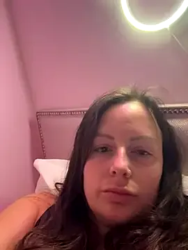 EllieKlark – webcam model profile photo Image 8