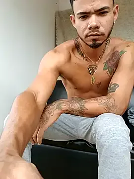 tai_fun – webcam model profile photo Image 15