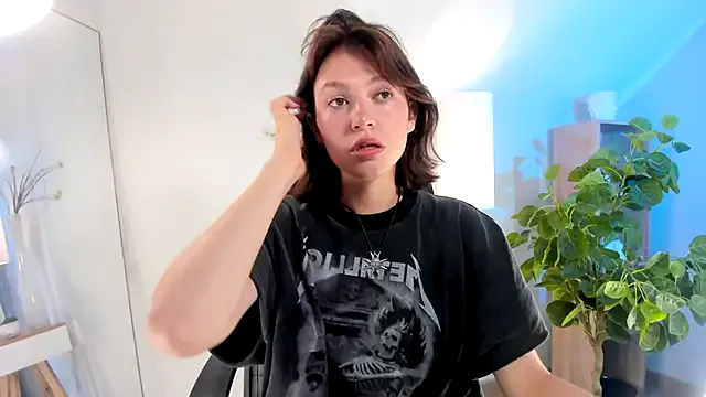 CarolineHailey – webcam model profile photo Image 12