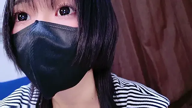 emma_tour – webcam model profile photo Image 14