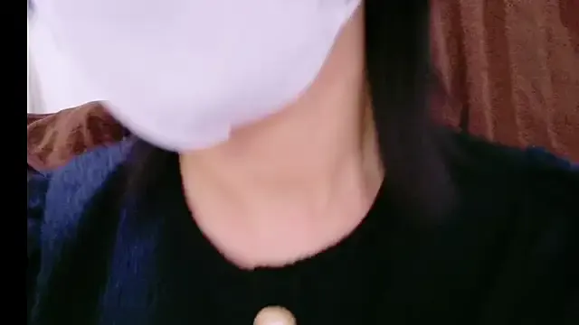 emma_tour – webcam model profile photo Image 7