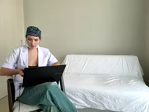 CassieGil – webcam model profile photo Image 4