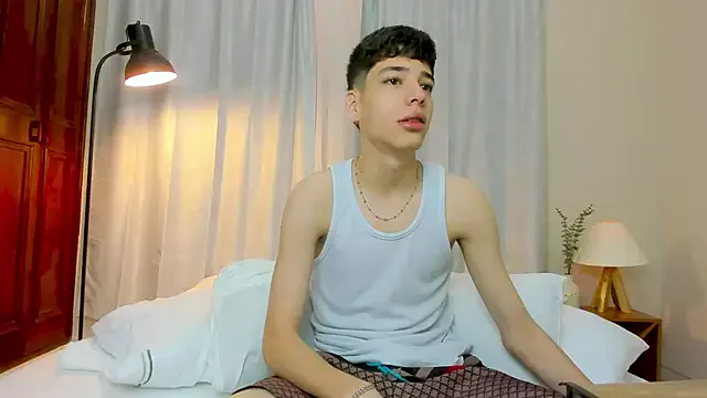 AmyBelmontt – webcam model profile photo Image 2