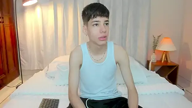 AmyBelmontt – webcam model profile photo Image 3