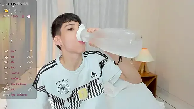 AmyBelmontt – webcam model profile photo Image 5