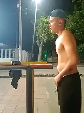 LaraOlsen – webcam model profile photo Image 11