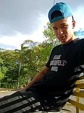 LaraOlsen – webcam model profile photo Image 3