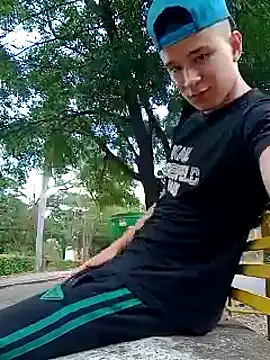 LaraOlsen – webcam model profile photo Image 4