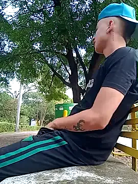 LaraOlsen – webcam model profile photo Image 5