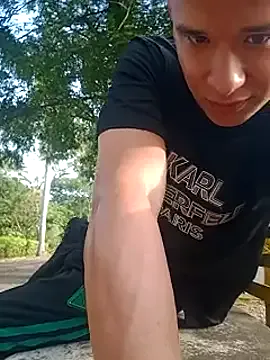 LaraOlsen – webcam model profile photo Image 6