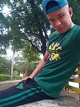 LaraOlsen – webcam model profile photo Image 8