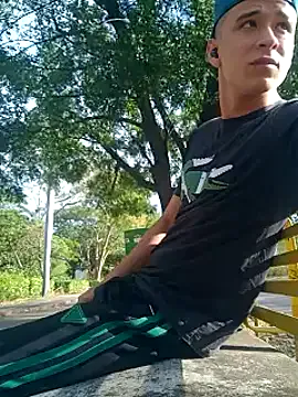 LaraOlsen – webcam model profile photo Image 9