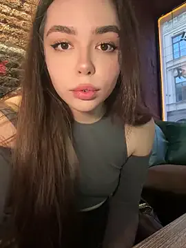 RafaellaCaruso – webcam model profile photo Image 2