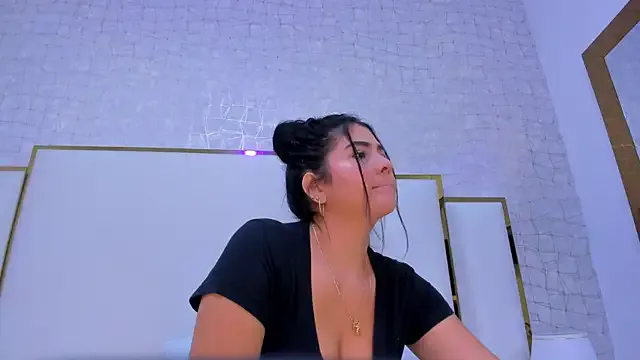 Hiiichan88 – webcam model profile photo Image 10