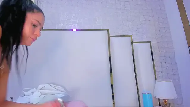 Hiiichan88 – webcam model profile photo Image 4