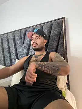 curlytwinkboy – webcam model profile photo Image 11