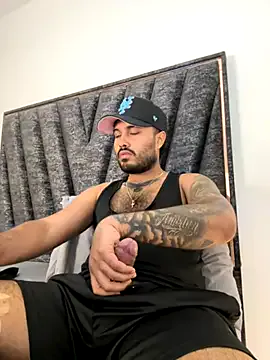 curlytwinkboy – webcam model profile photo Image 12