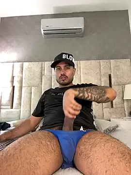 curlytwinkboy – webcam model profile photo Image 13