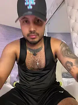 curlytwinkboy – webcam model profile photo Image 3