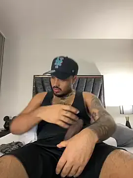 curlytwinkboy – webcam model profile photo Image 6