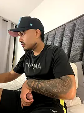 curlytwinkboy – webcam model profile photo Image 8