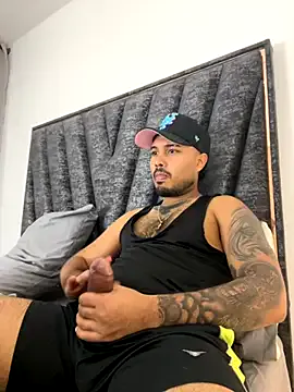 curlytwinkboy – webcam model profile photo Image 9