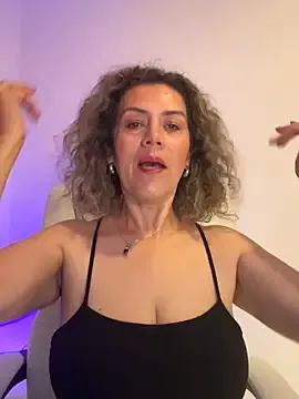 KaraNoir – webcam model profile photo Image 5