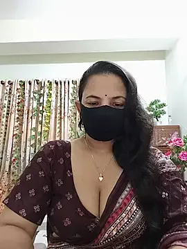 LyraCarvajal – webcam model profile photo Image 3