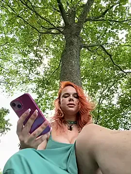 LauraCaruso – webcam model profile photo Image 8