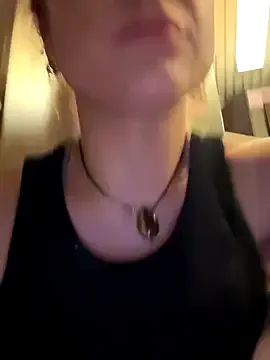 LauraCaruso – webcam model profile photo Image 9