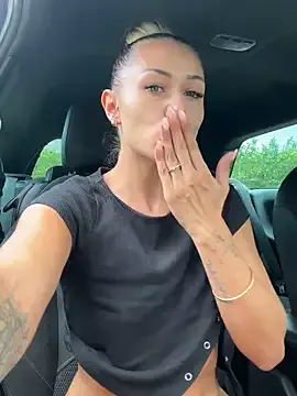 TifanyCadavid – webcam model profile photo Image 4