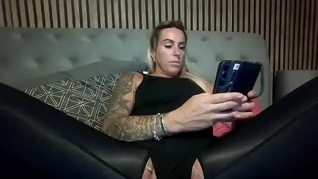 BellaDavies – webcam model profile photo Image 7